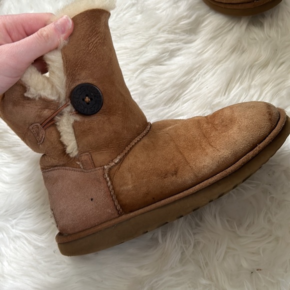 Button UGGS - Picture 6 of 11